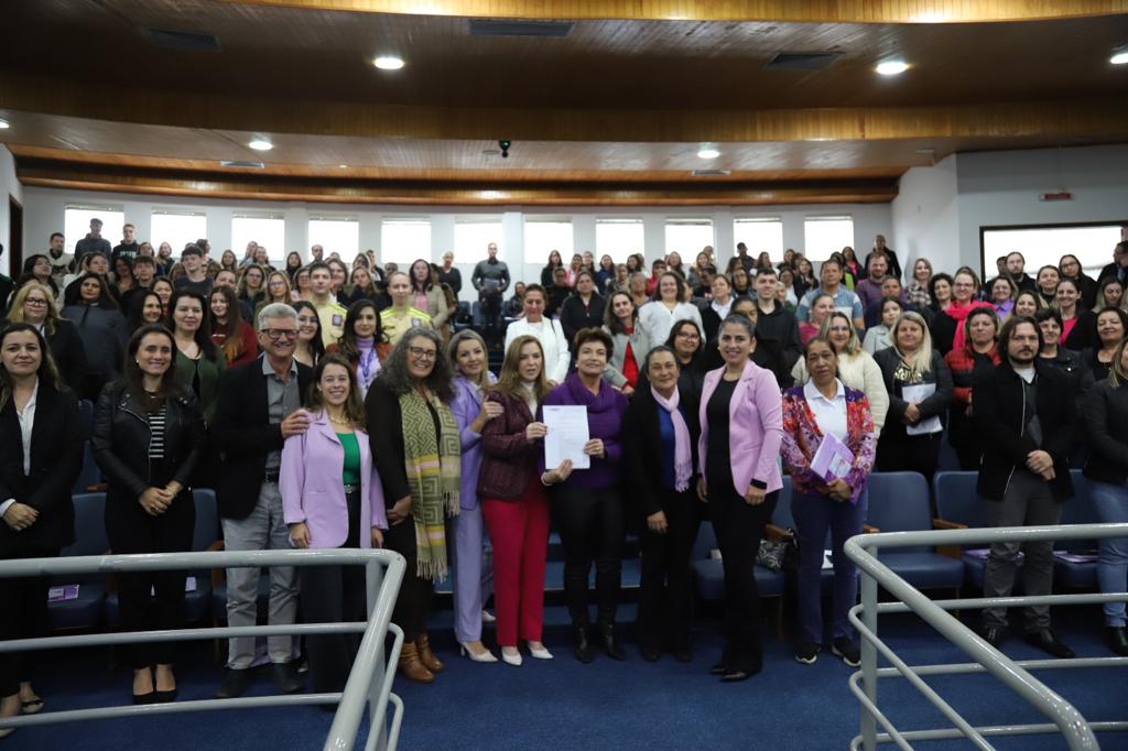 Sancionada a lei que cria a Secretaria Municipal da Mulher, Criança e Idoso
